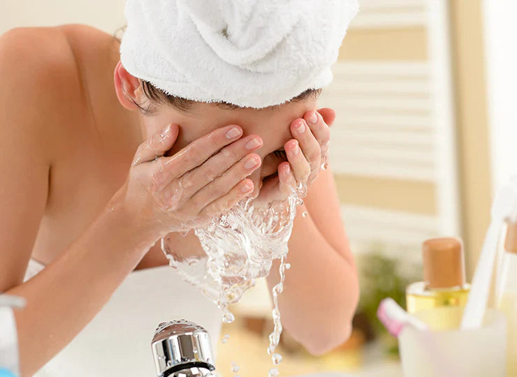 Gel limpiador vs. leche limpiadora: Cómo saber cuál es el limpiador más popular para ti